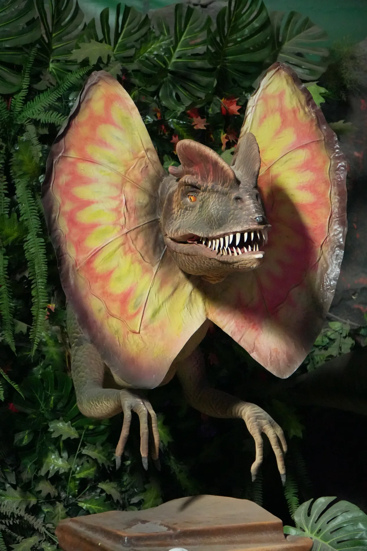 Dinosaur with colourful crests in Jurassic World